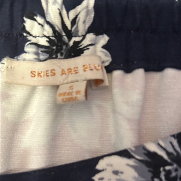 Skies Are Blue Floral Mini Skirt in Navy and White - Picture 8 of 9